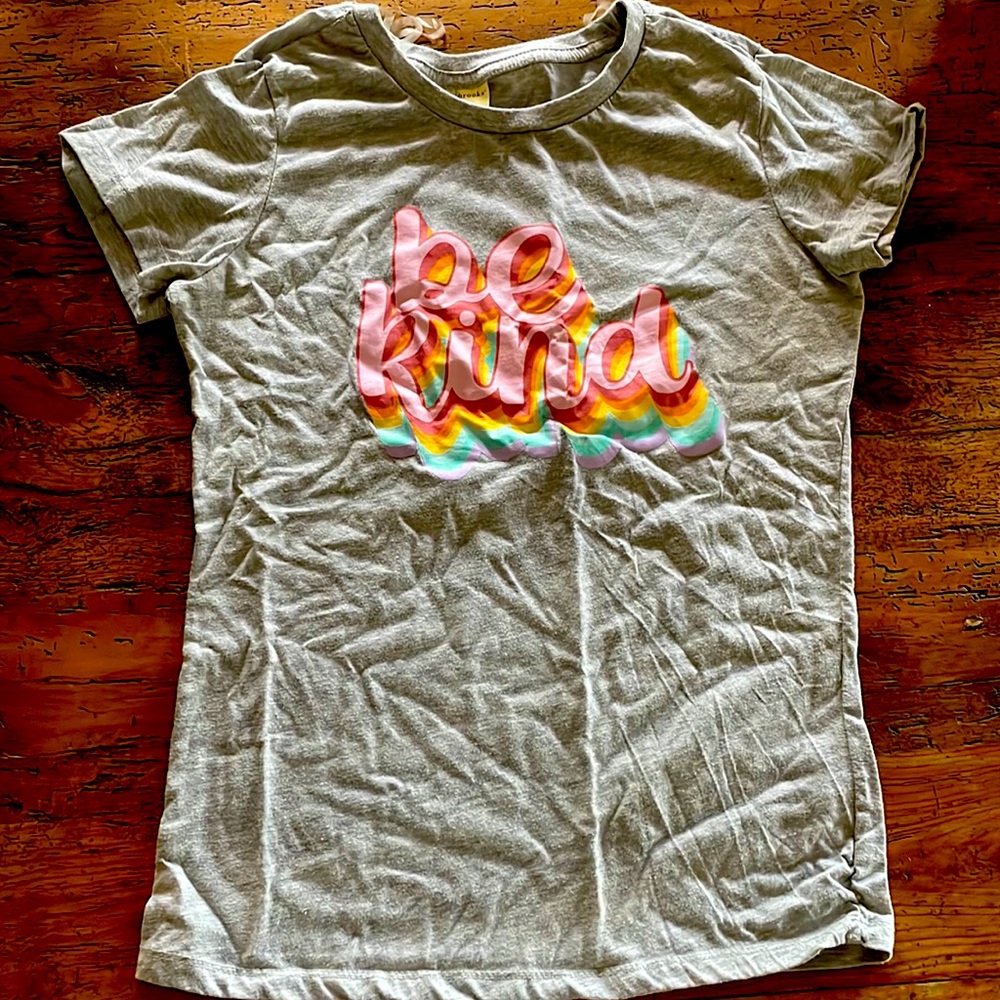 “Be kind” graphic tee